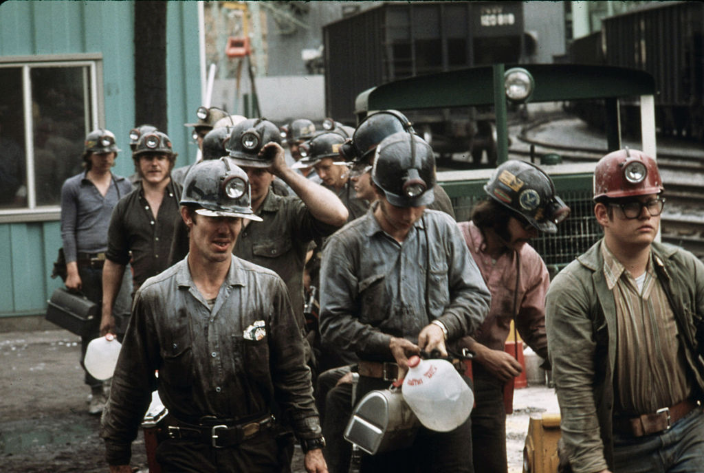 Miners_at_the_Virginia-Pocahontas_Coal_Company_Mine (Wikimedia Commons)